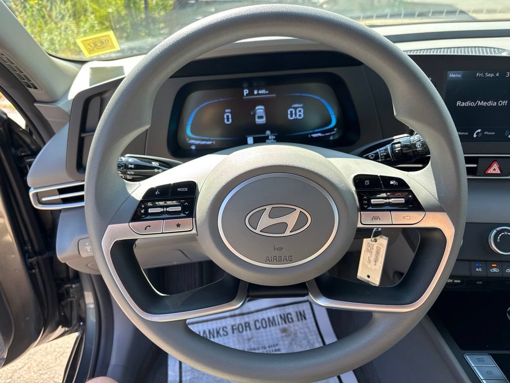 Certified 2025 Hyundai Elantra SE FWD image 22