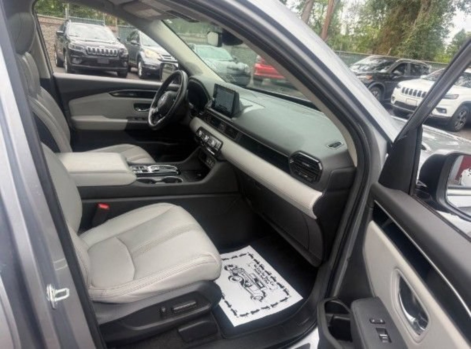 Used 2024 Honda Pilot Touring image 16