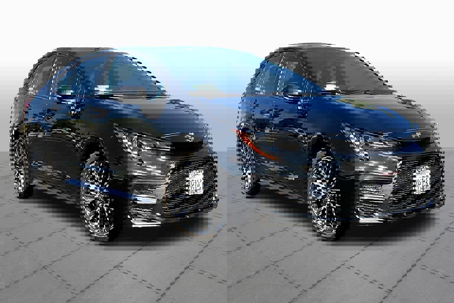 Used 2020 Toyota Corolla SE image 2