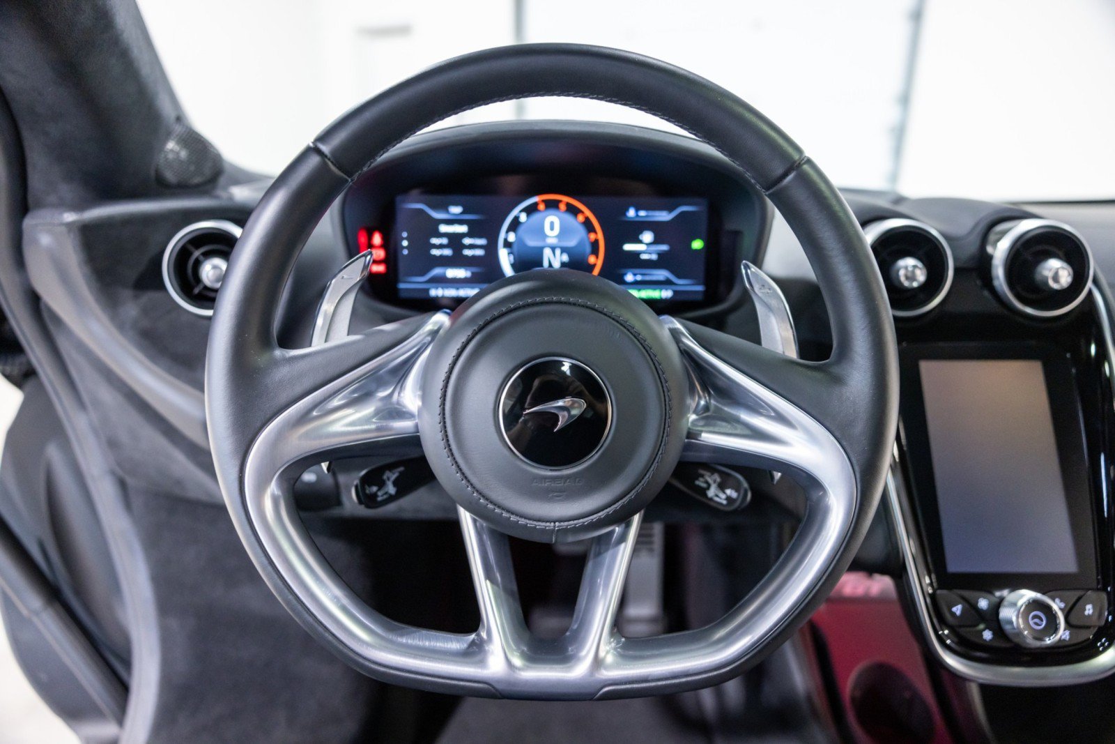 Used 2022 McLaren GT RWD image 34