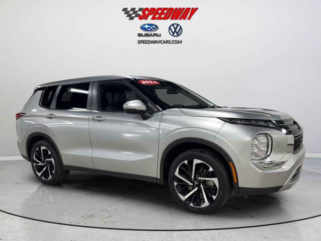 Used 2024 Mitsubishi Outlander SE Black Edition AWD/4WD image 3