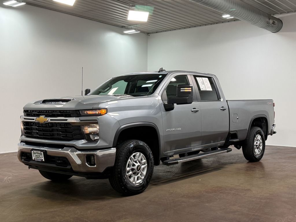 Used 2025 Chevrolet Silverado 2500 LT w/ Convenience Package AWD/4WD image 7
