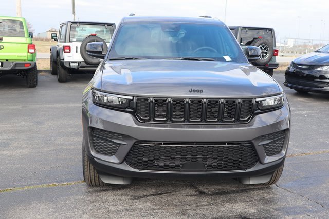 New 2025 Jeep Grand Cherokee Altitude image 17