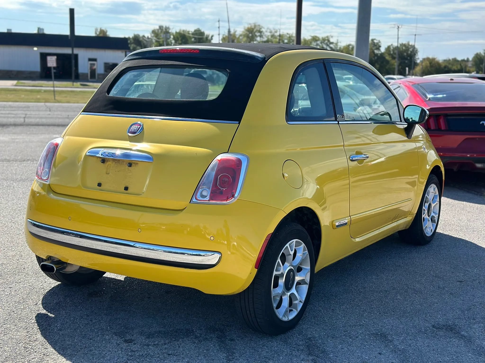 Used 2017 FIAT 500 Lounge FWD image 11