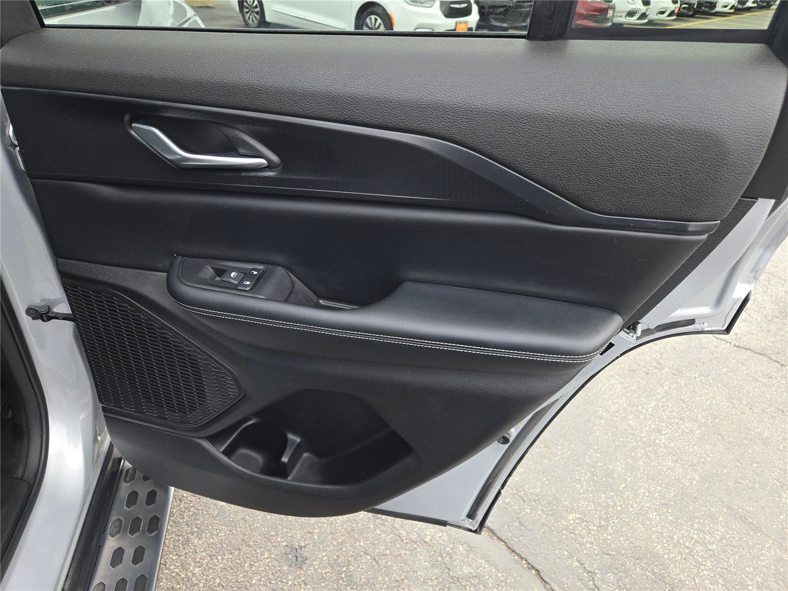 Certified 2024 Jeep Grand Cherokee Altitude image 12