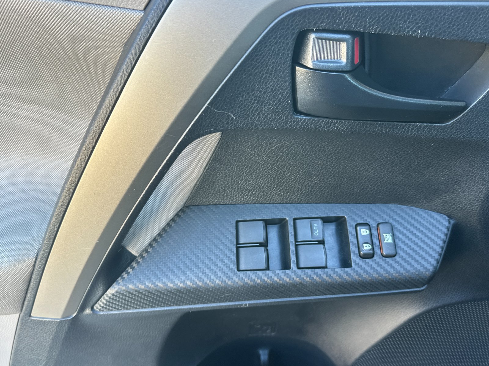 Used 2013 Toyota RAV4 LE AWD/4WD image 11