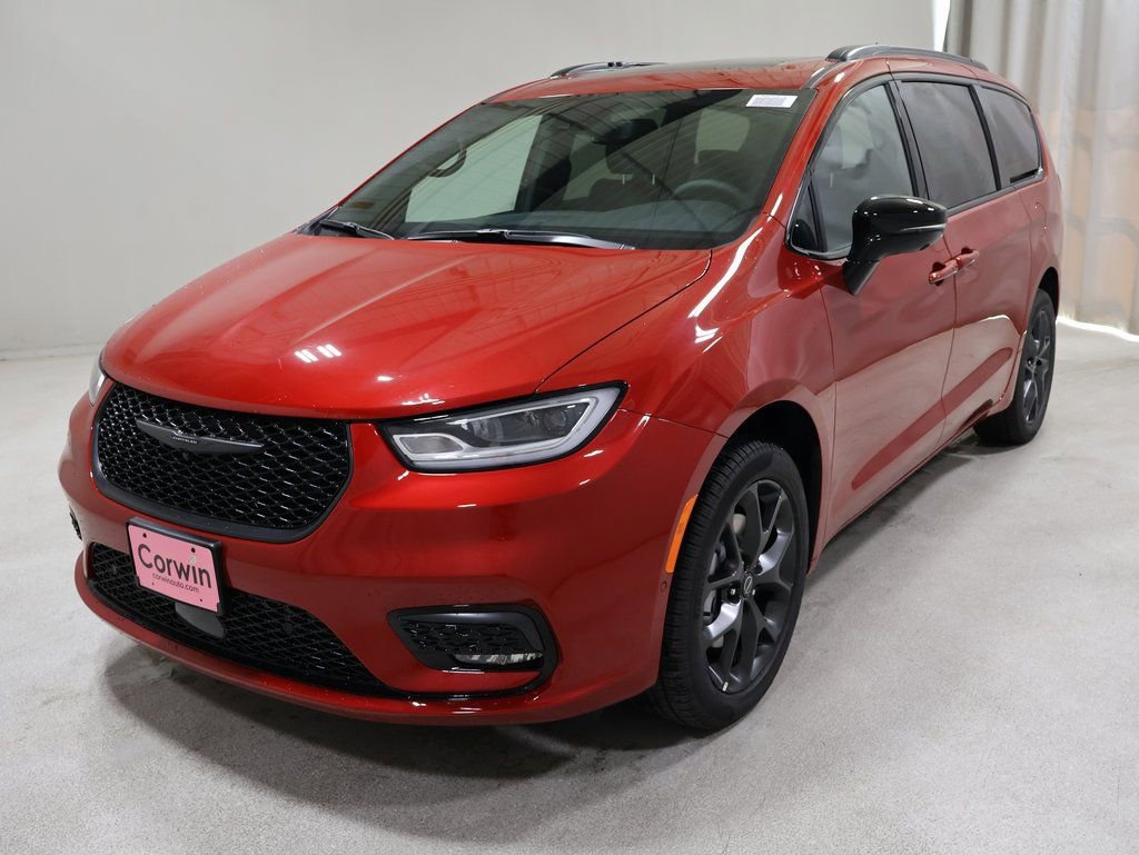 New 2026 Chrysler Pacifica Limited w/ S Appearance Package AWD/4WD image 3