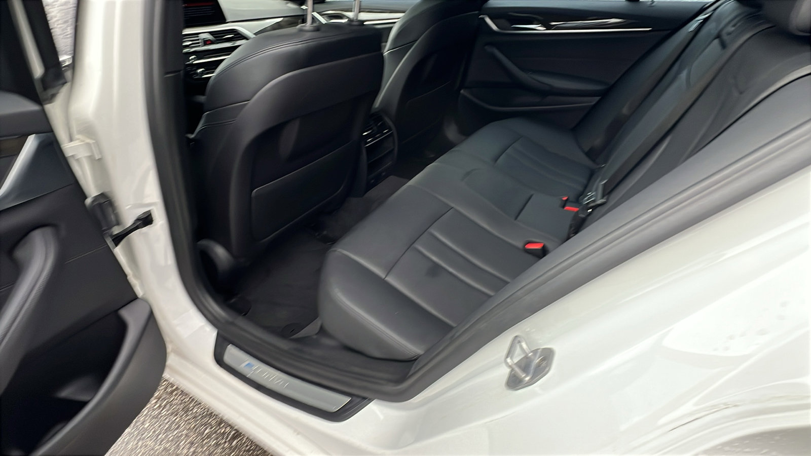 Used 2018 BMW 530e xDrive image 24