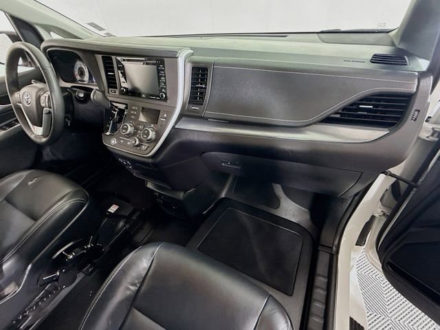 Used 2020 Toyota Sienna SE w/ SE Preferred Package FWD image 25