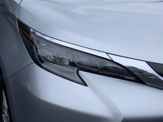 Used 2025 Toyota Sienna XLE FWD image 9
