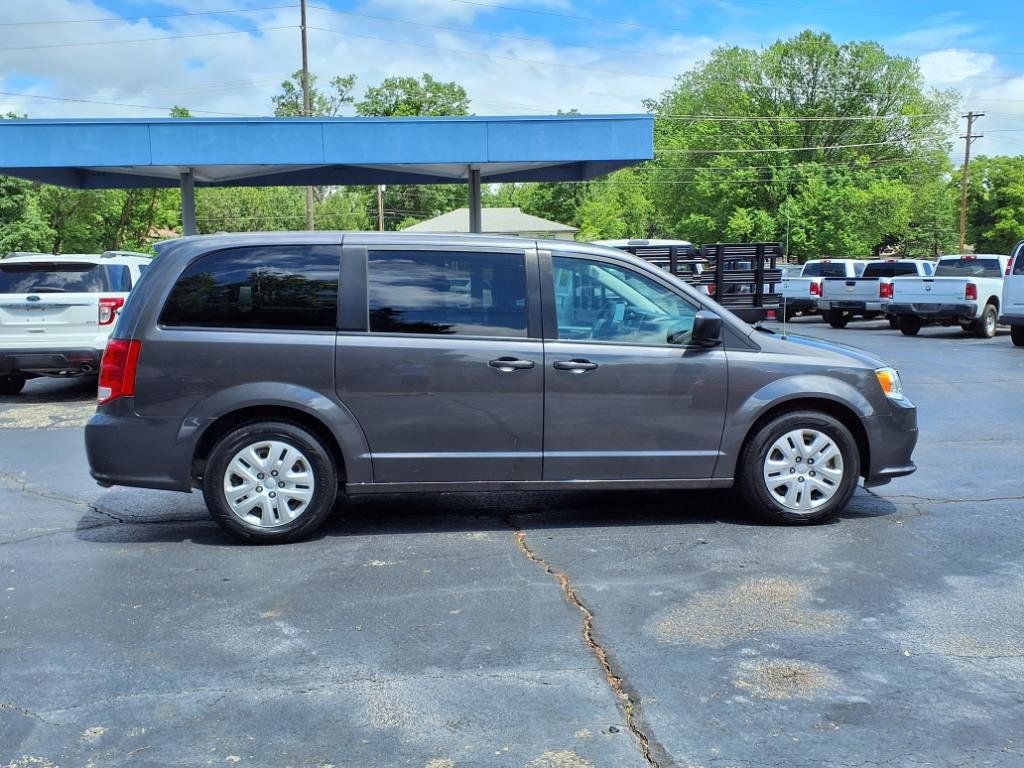 Used 2018 Dodge Grand Caravan SE w/ UConnect Hands-Free Group image 2