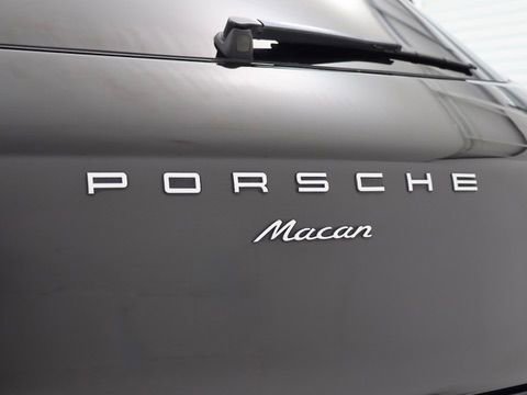 Used 2018 Porsche Macan Sport Edition AWD/4WD image 12