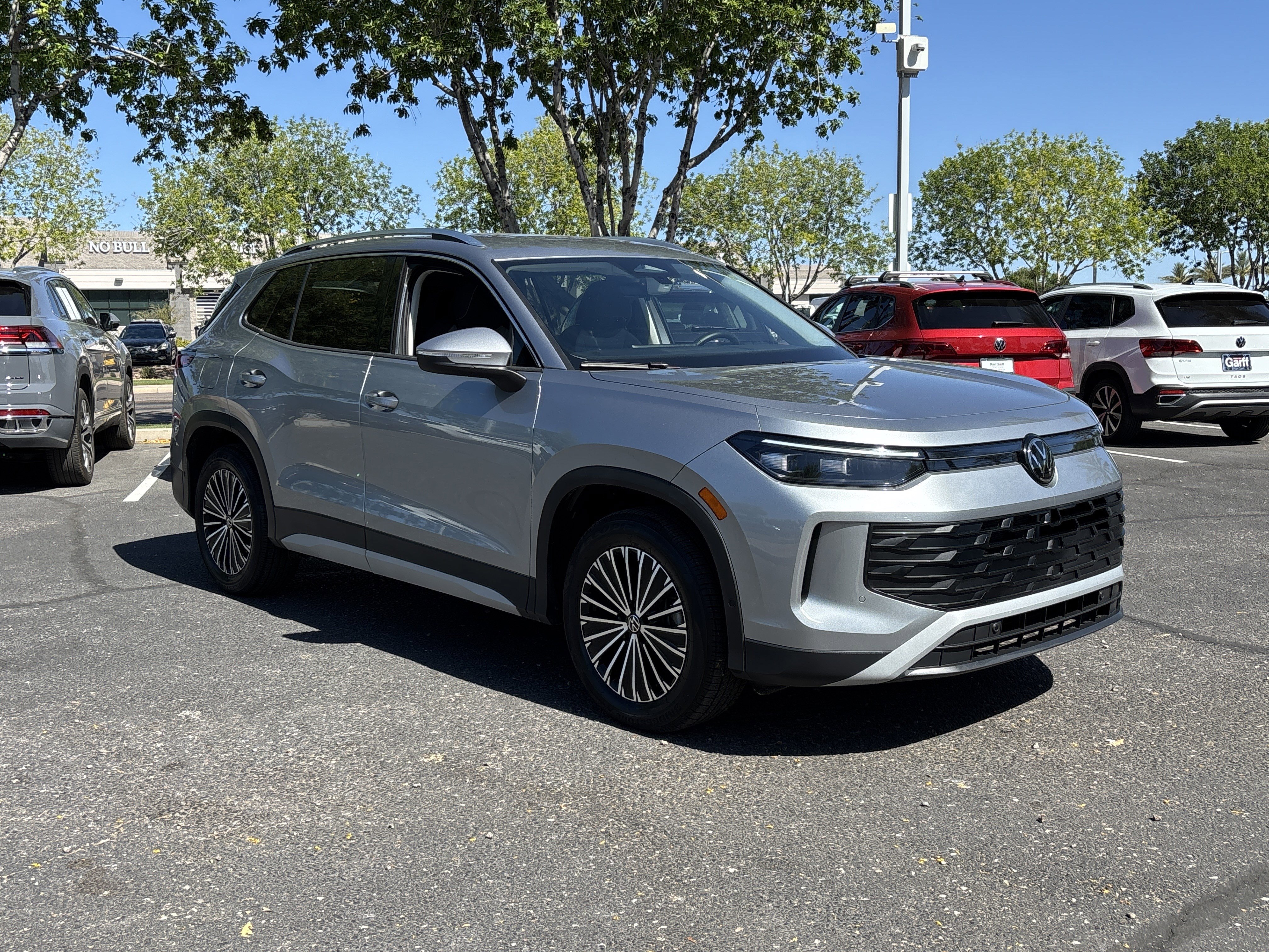 Used 2025 Volkswagen Tiguan S image 3