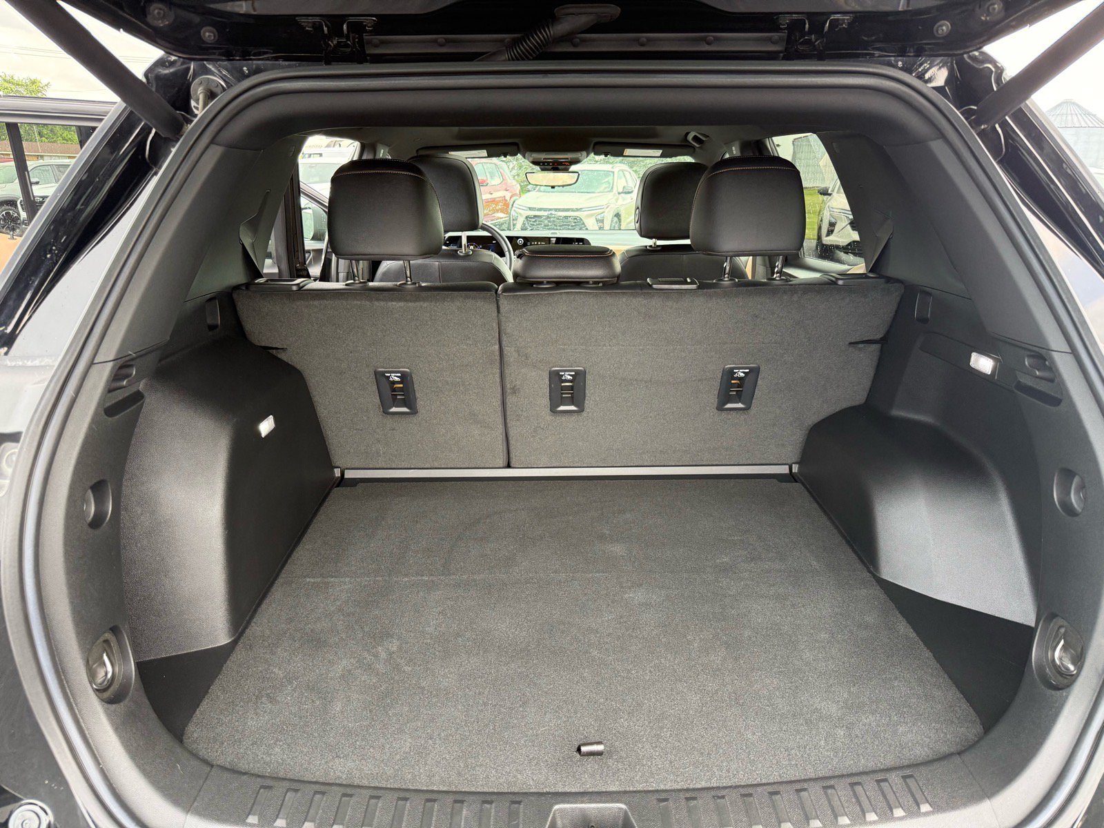 Used 2025 Chevrolet Equinox ACTIV w/ Safety and Technology Package FWD image 16