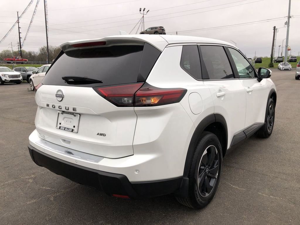 Used 2026 Nissan Rogue SV AWD/4WD image 5
