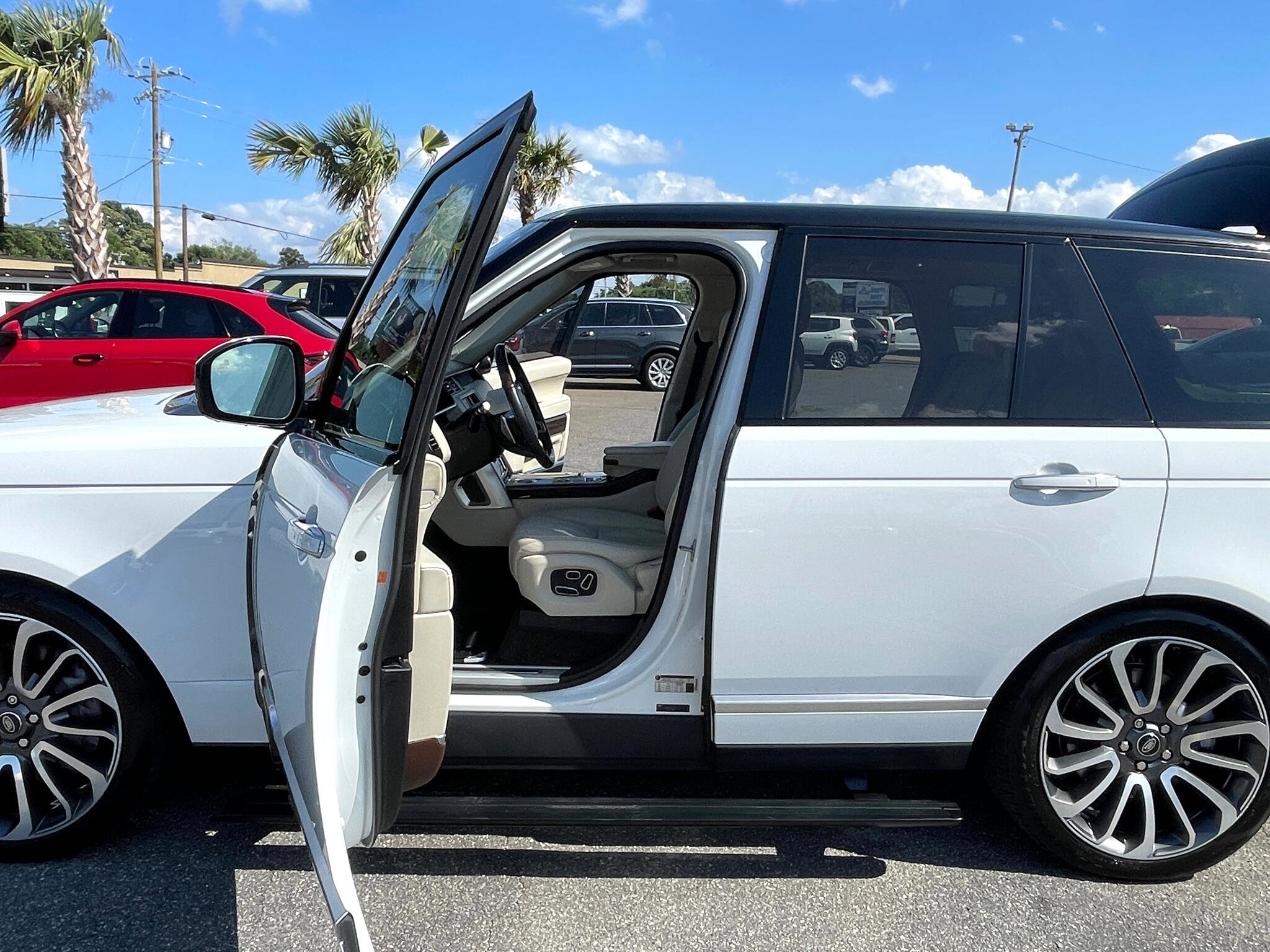 Used 2015 Land Rover Range Rover Autobiography image 11