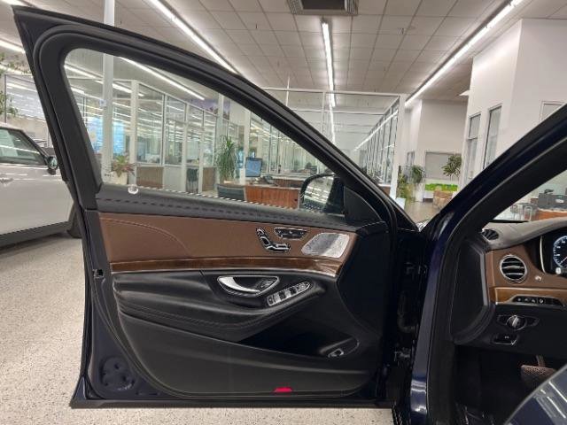 Used 2017 Mercedes-Benz S 550 4MATIC Sedan w/ Premium Package image 35