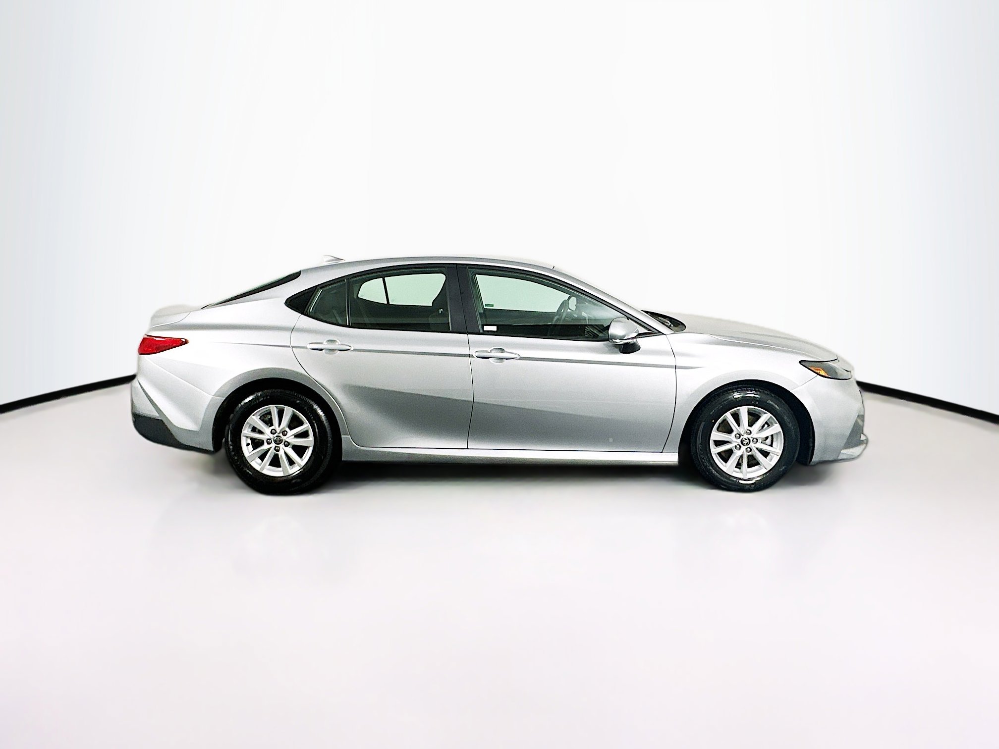 Used 2025 Toyota Camry LE image 10