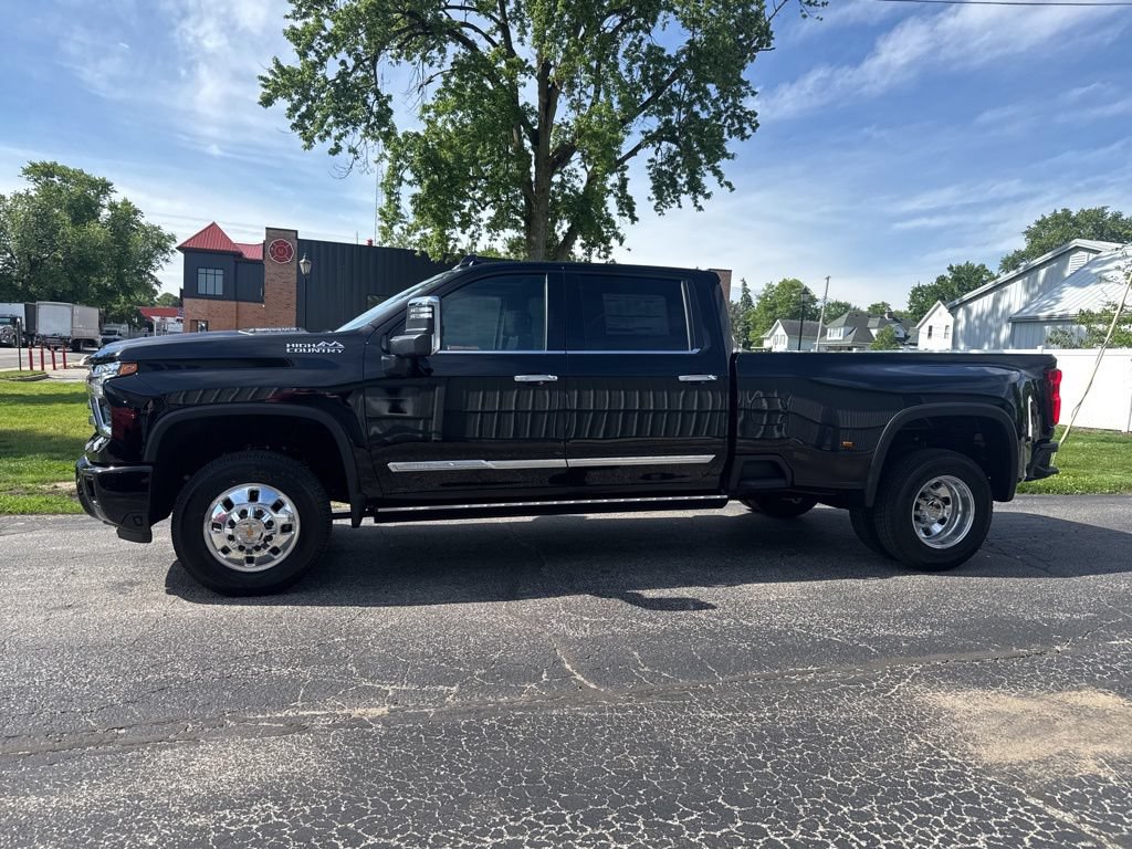 New 2026 Chevrolet Silverado 3500 High Country w/ Technology Package AWD/4WD image 4
