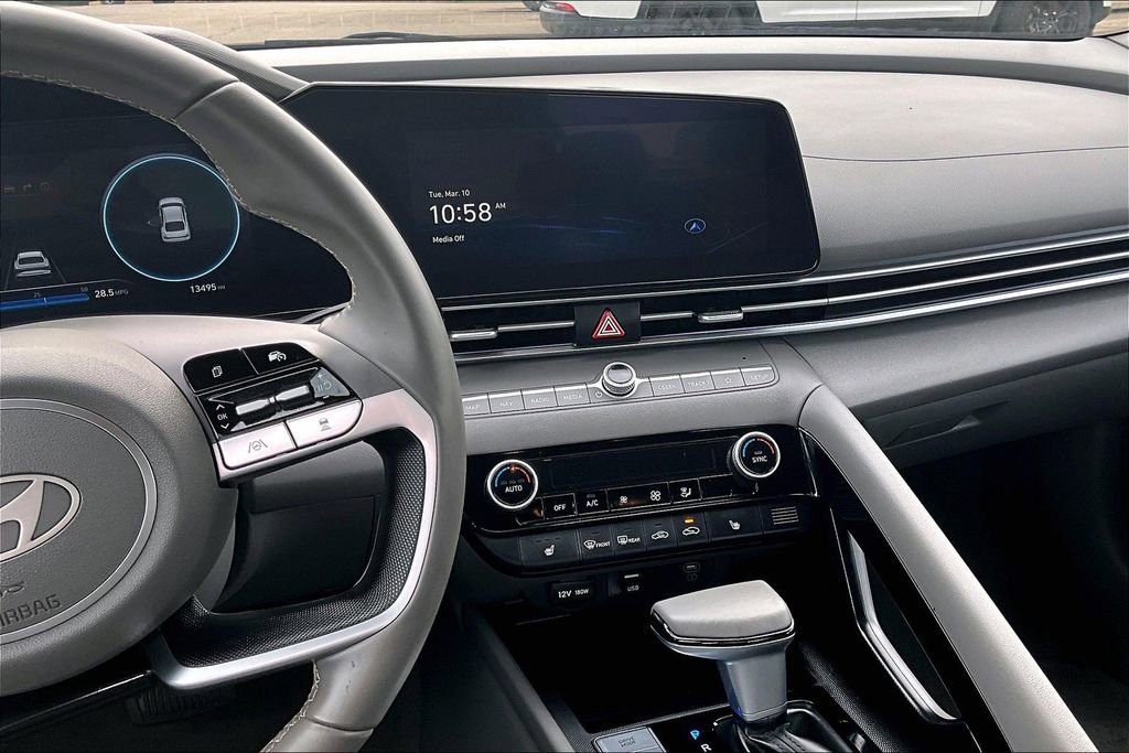 Used 2025 Hyundai Elantra SEL image 6
