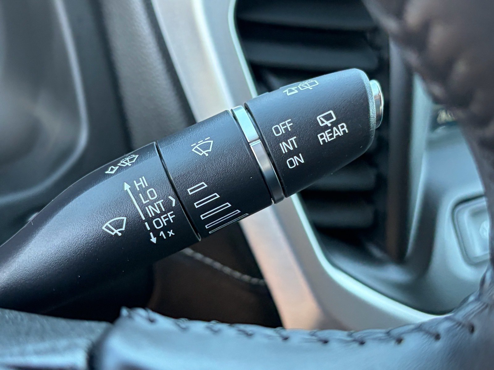 Used 2018 GMC Acadia SLE FWD image 16