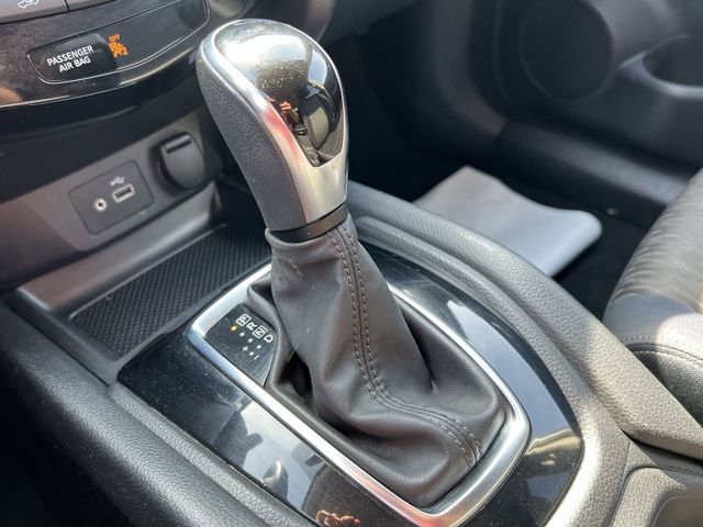 Used 2018 Nissan Rogue SV image 19