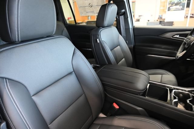 New 2026 Chevrolet Traverse LT w/ Midnight/Sport Edition FWD image 8
