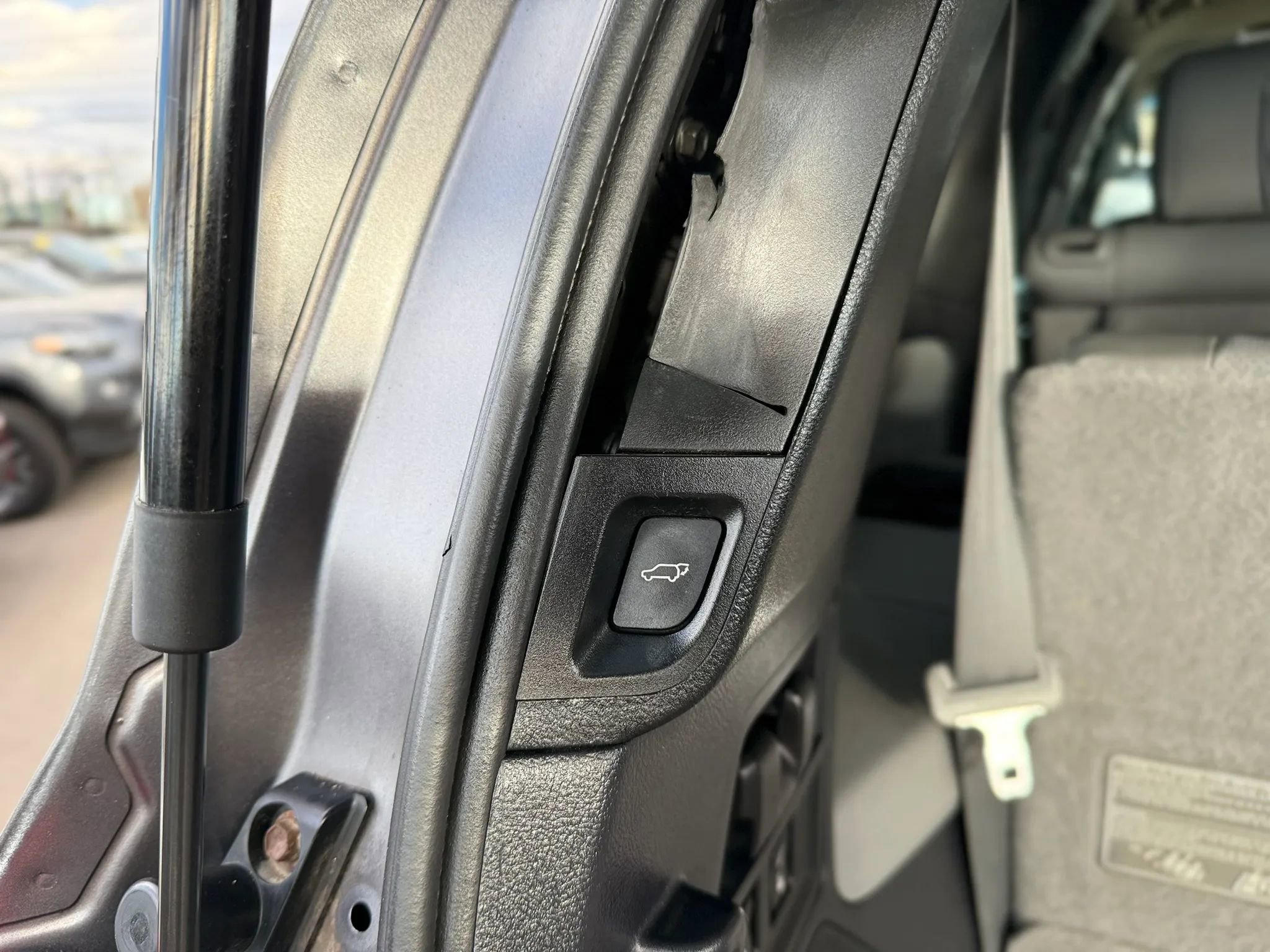 Used 2014 Toyota Sequoia Platinum w/ Preferred Accessory Package AWD/4WD image 27