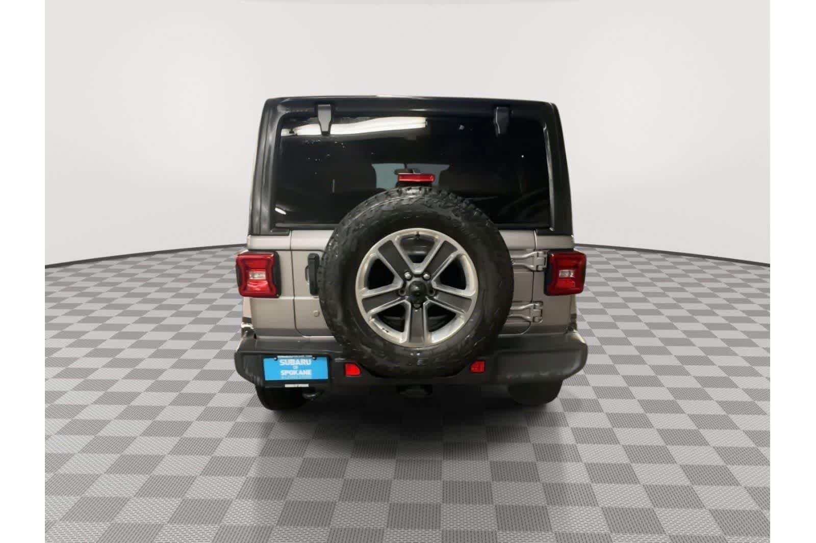Used 2018 Jeep Wrangler Unlimited Sahara AWD/4WD image 8