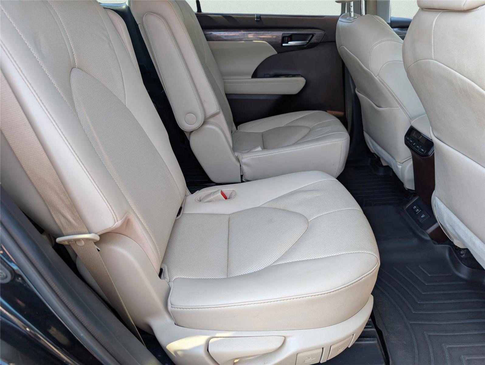 Used 2021 Toyota Highlander Limited image 37