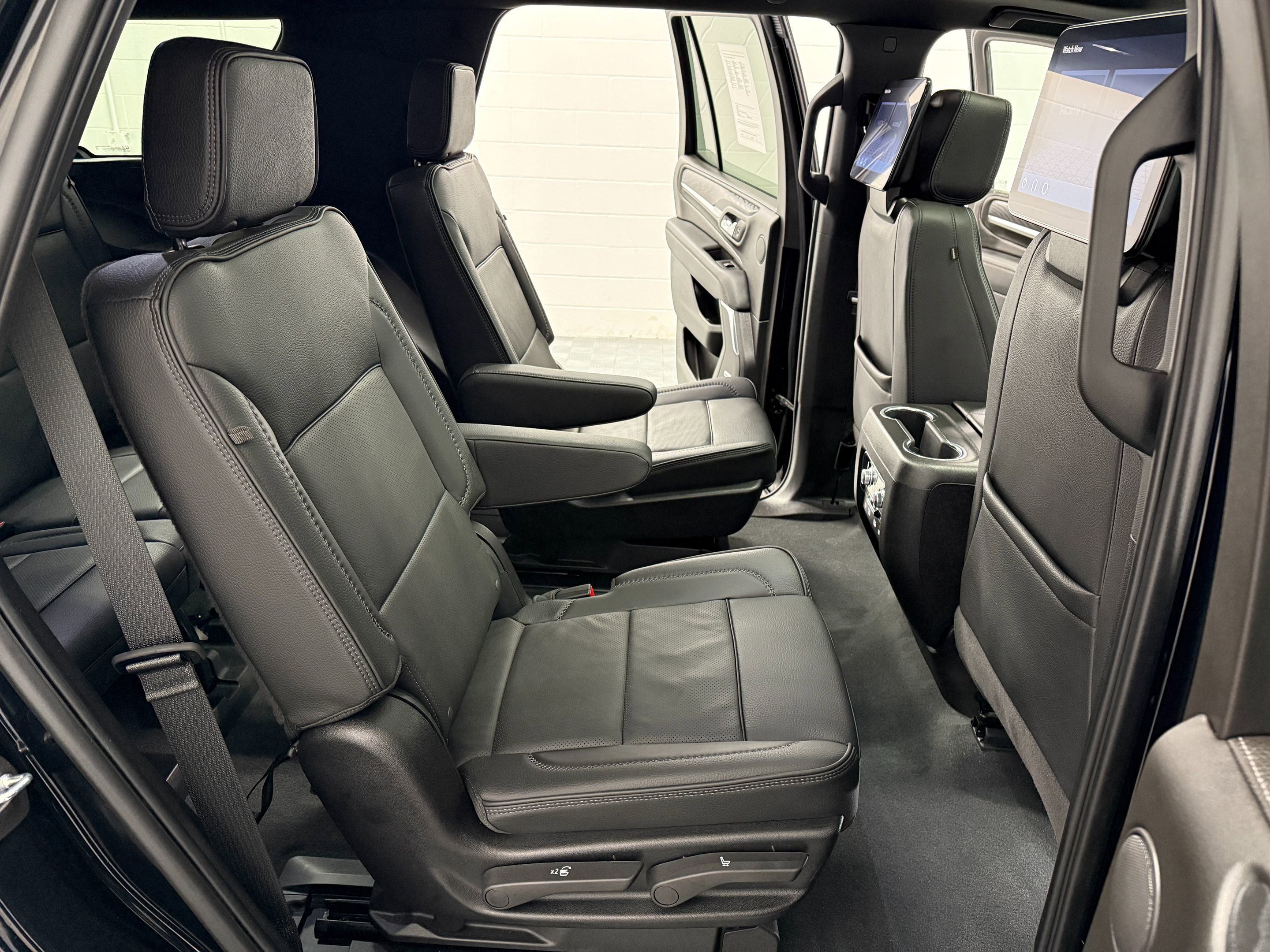 Used 2024 GMC Yukon Denali w/ Advanced Technology Package AWD/4WD image 21