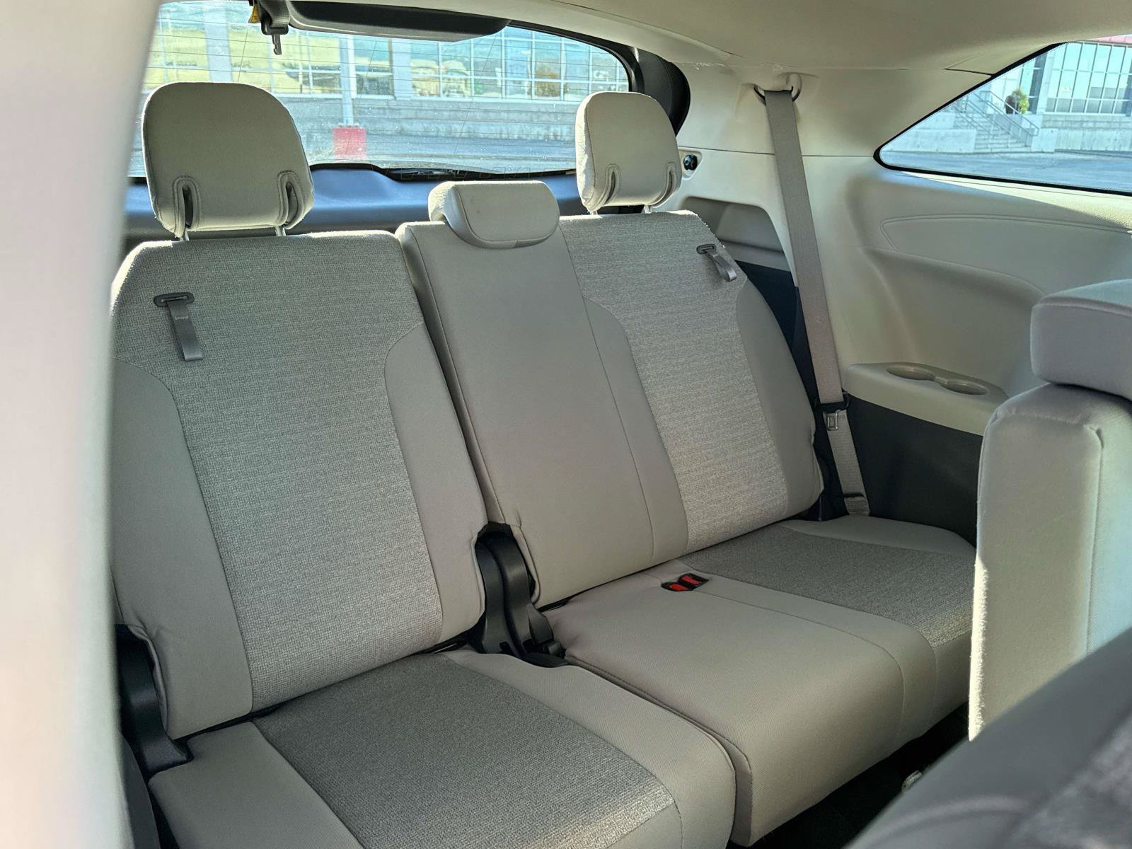 Used 2024 Toyota Sienna LE AWD/4WD image 21