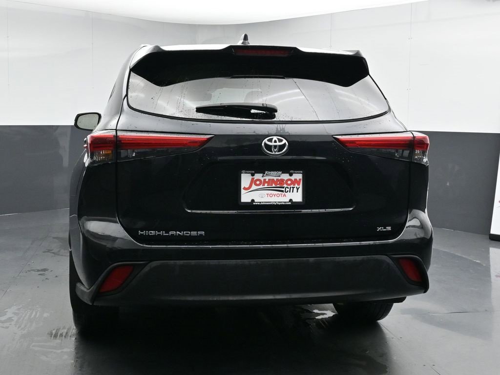 Used 2023 Toyota Highlander XLE image 7