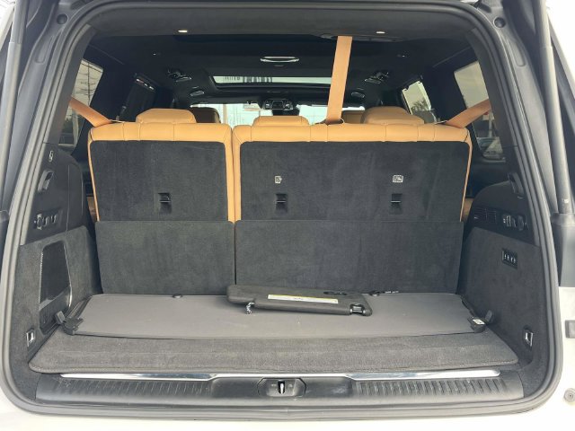 Used 2023 Jeep Grand Wagoneer Series III AWD/4WD image 22