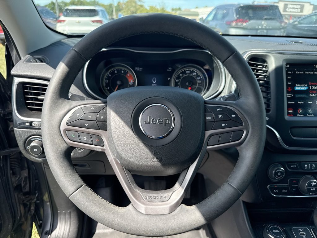 Used 2022 Jeep Cherokee Latitude Lux w/ Sun & Sound Group AWD/4WD image 24