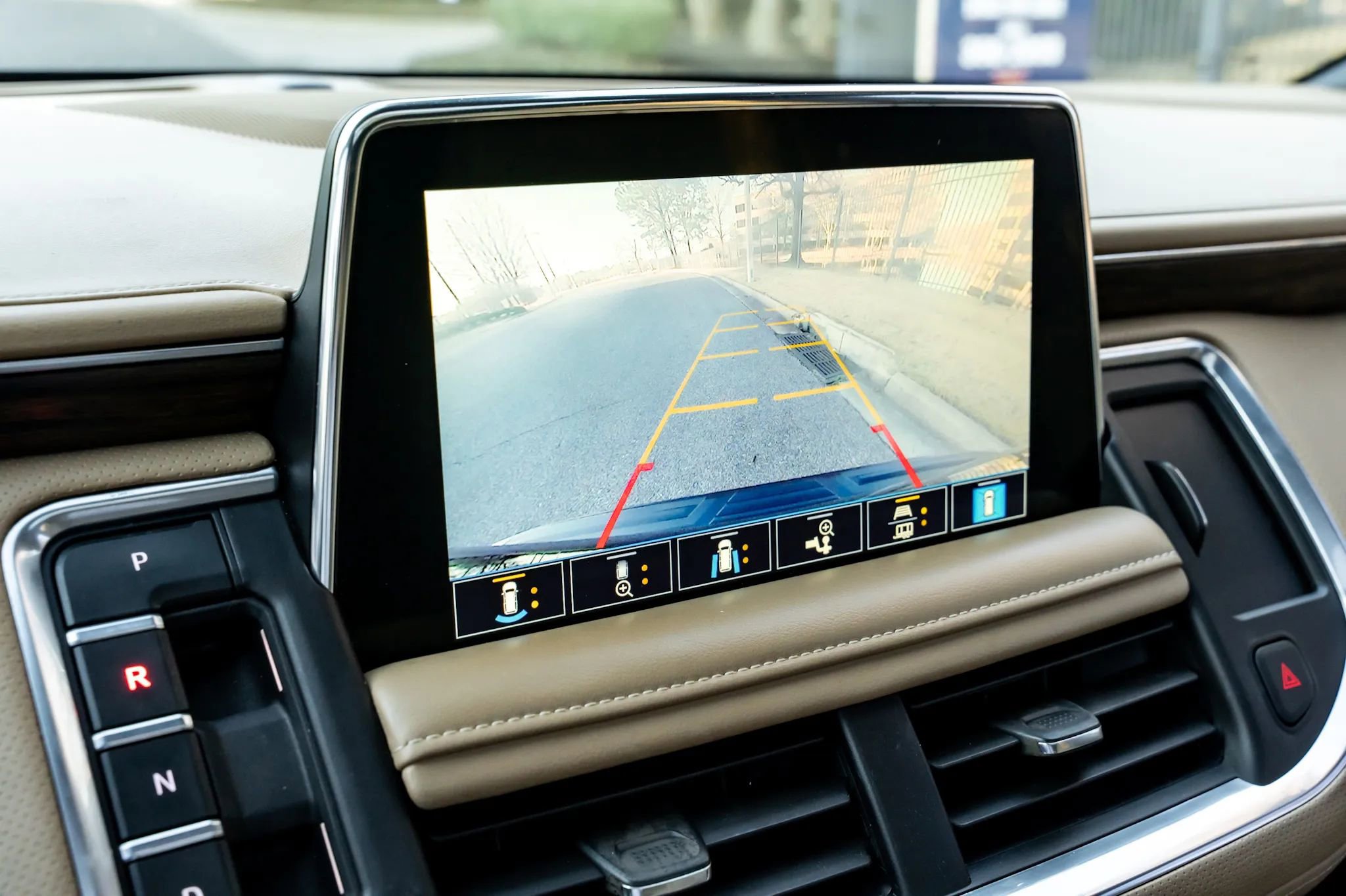 Used 2021 Chevrolet Tahoe Premier w/ Premium Package image 24