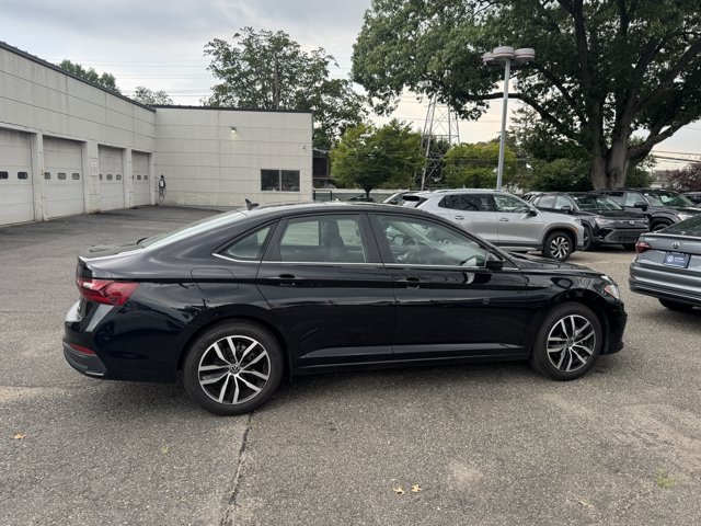 Used 2026 Volkswagen Jetta SE FWD image 4