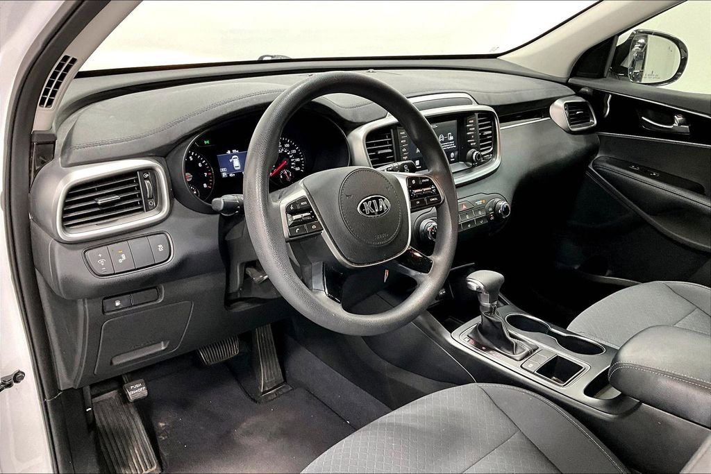 Used 2019 Kia Sorento LX image 16