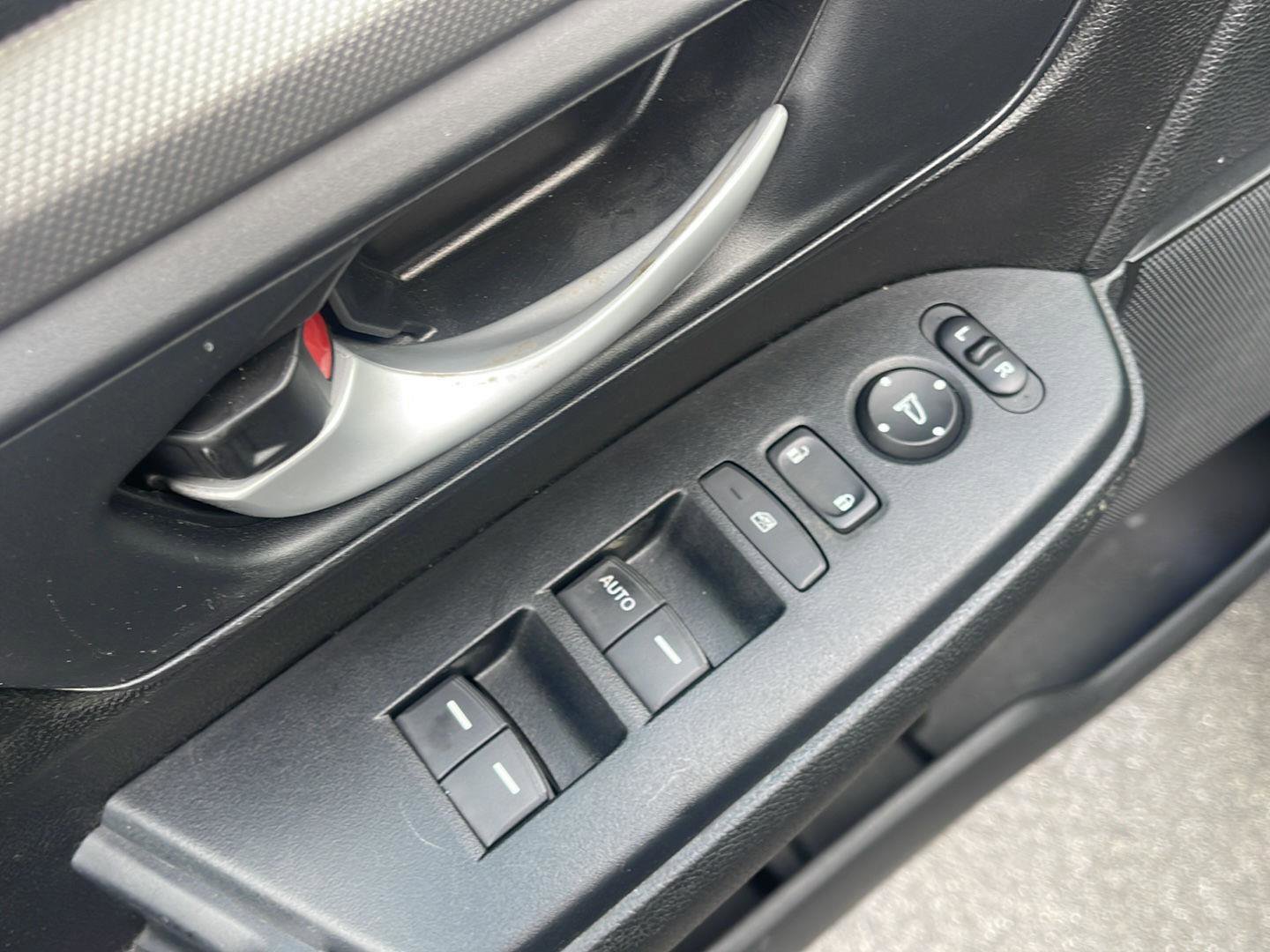 Used 2019 Honda CR-V LX image 12