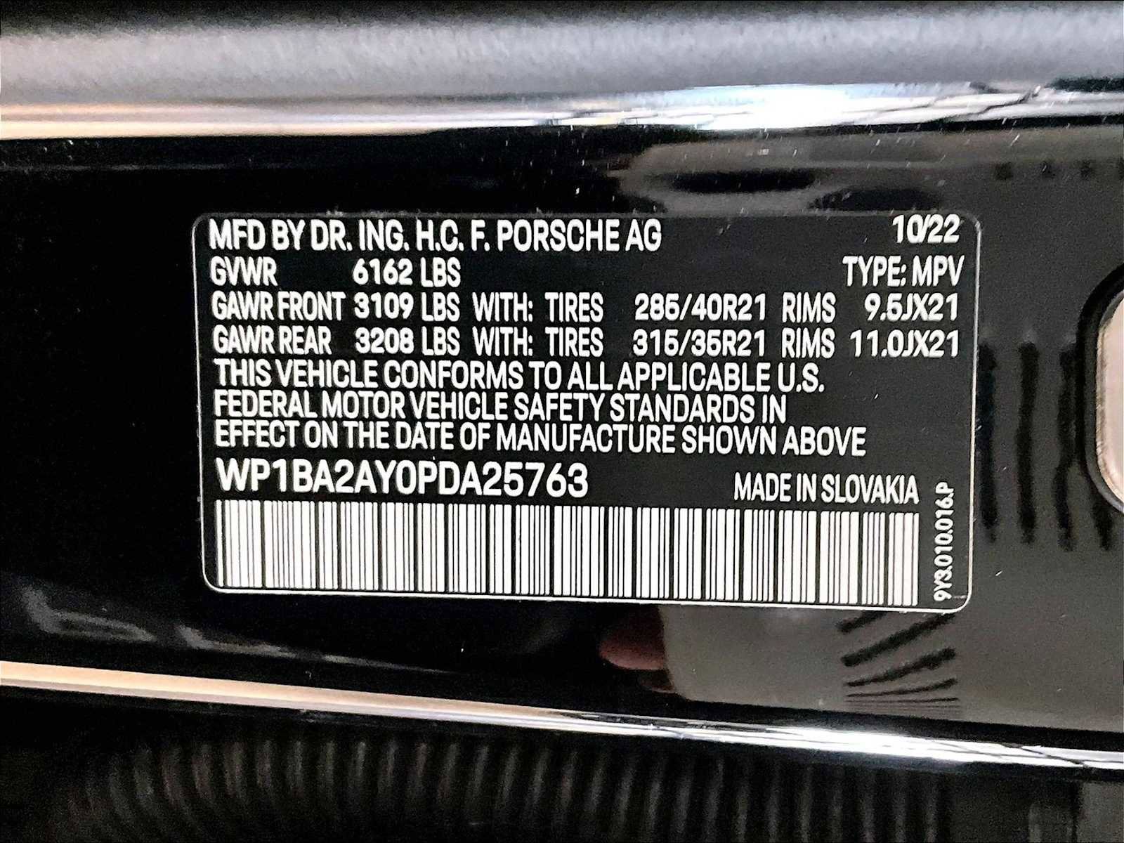 Used 2023 Porsche Cayenne Platinum Edition image 36