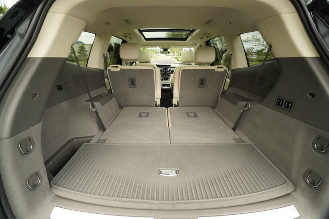 Used 2024 Cadillac XT6 Premium Luxury w/ Technology Package FWD image 32