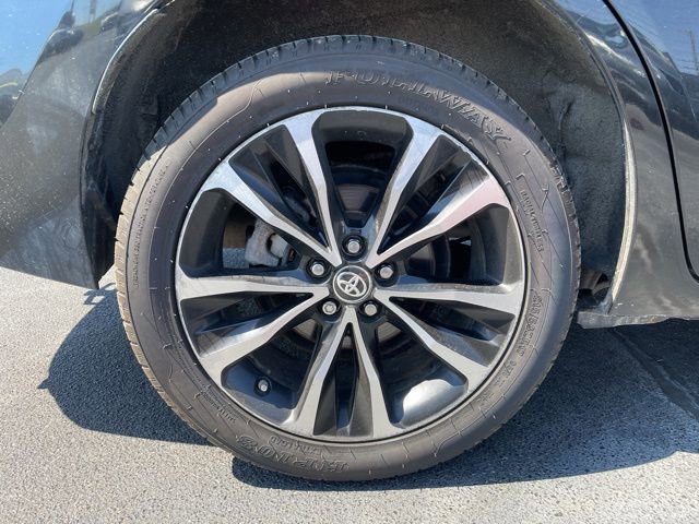 Used 2017 Toyota Corolla SE w/ Carpet Mat Package (TMS) FWD image 9