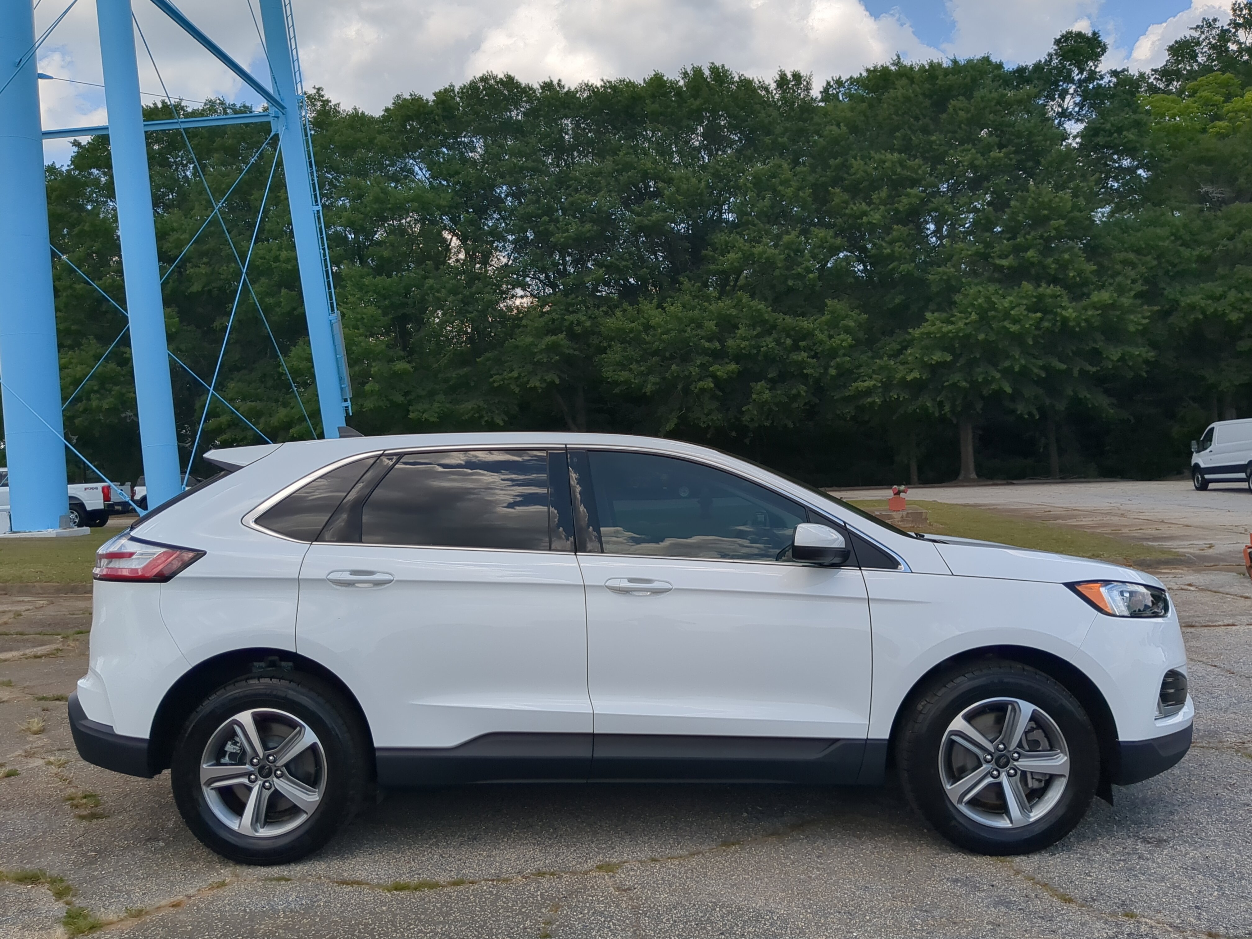 Certified 2024 Ford Edge SEL w/ Convenience Package AWD/4WD image 2