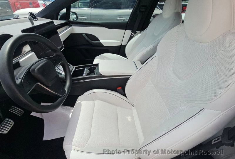 Used 2024 Tesla Model X Plaid image 2