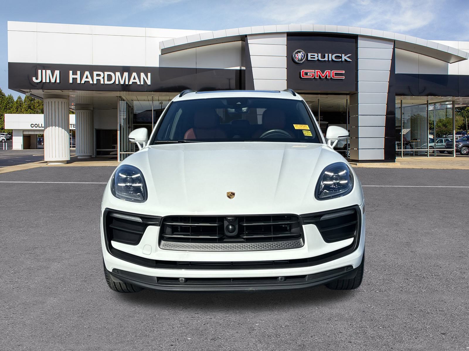 Used 2023 Porsche Macan image 2
