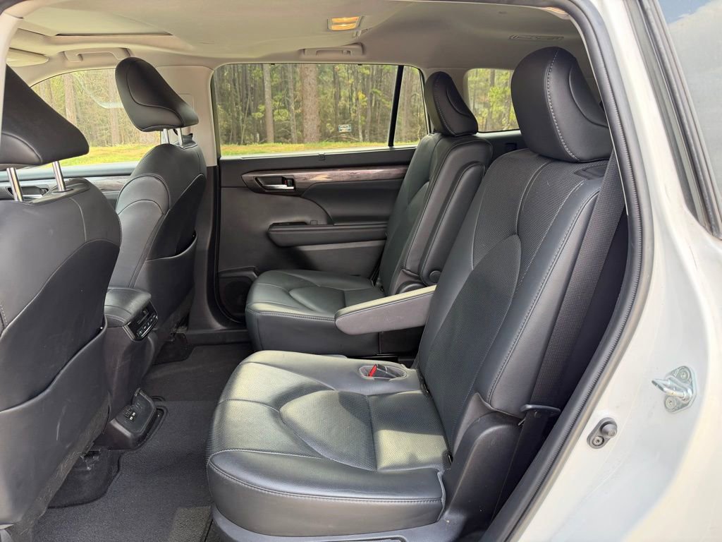 Used 2020 Toyota Highlander Limited image 12