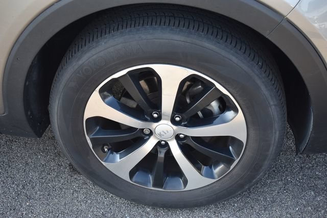 Used 2017 Kia Sorento EX AWD/4WD image 11