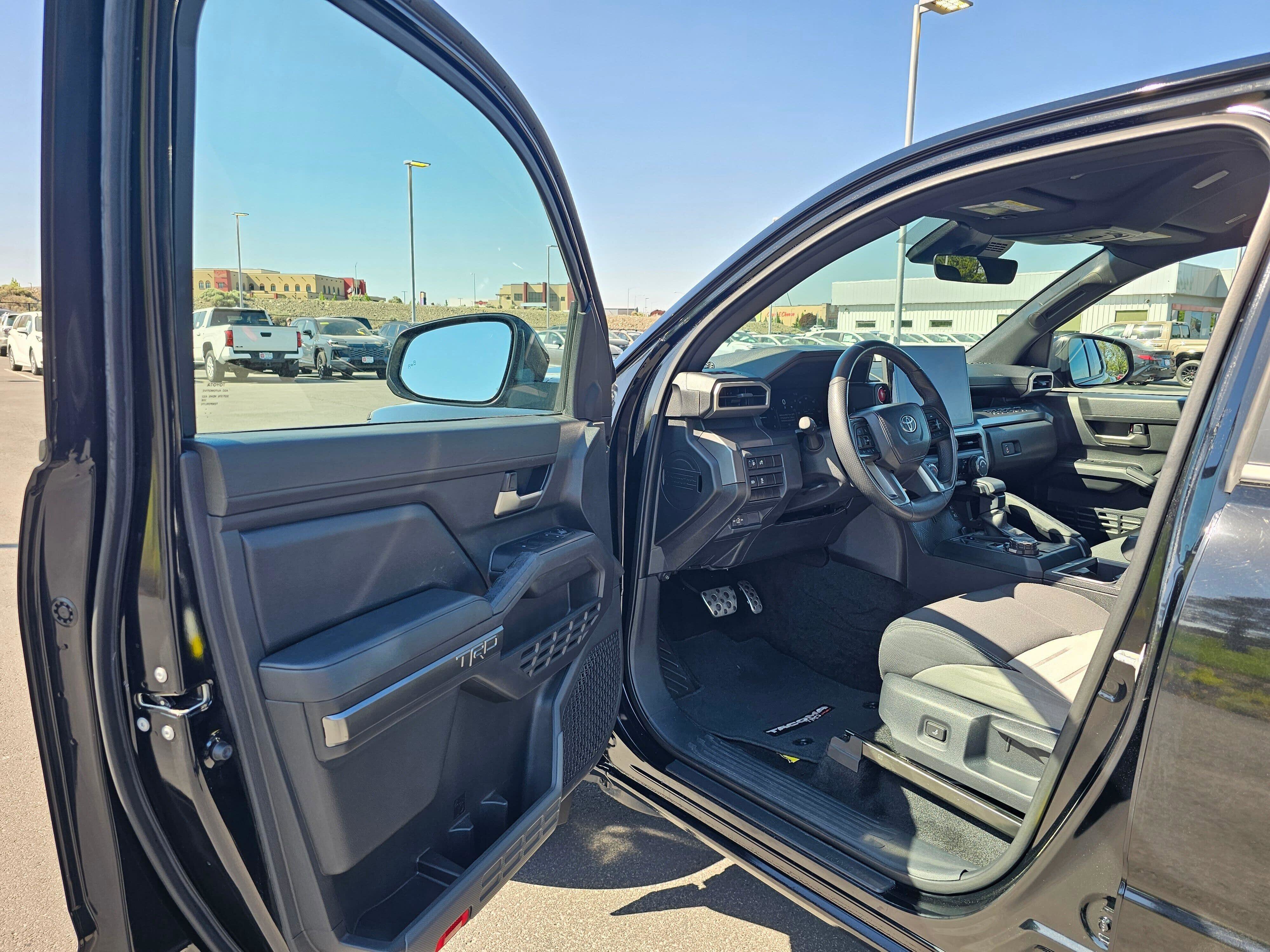 Used 2024 Toyota Tacoma TRD Sport AWD/4WD image 18