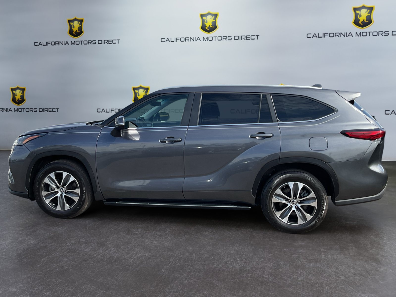 Used 2023 Toyota Highlander XLE FWD image 8
