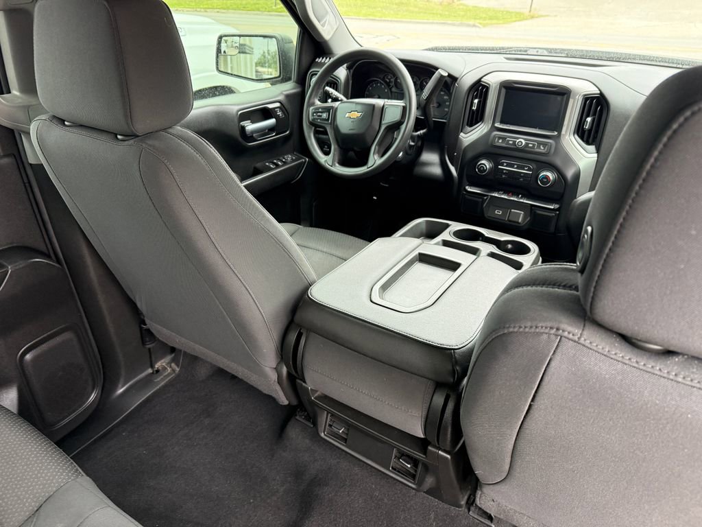 Used 2020 Chevrolet Silverado 1500 Custom w/ Custom Value Package AWD/4WD image 3